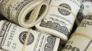 سعر الدولار اليوم يتباين بالبنوك وأحدث التحديثات